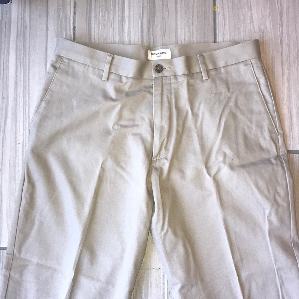 Men’s khaki pants